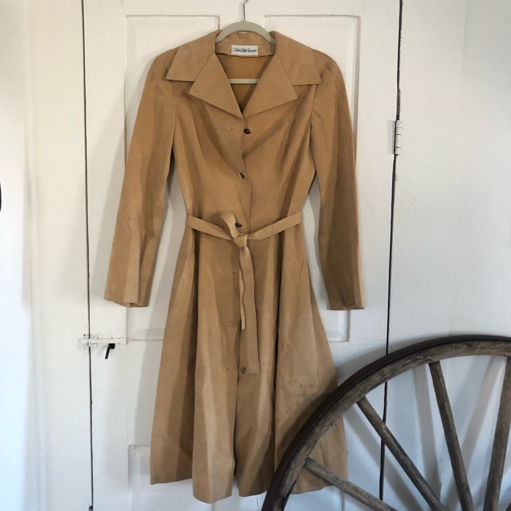 🚨 SALE 🚨 VINTAGE Saks Fifth Avenue suede coat